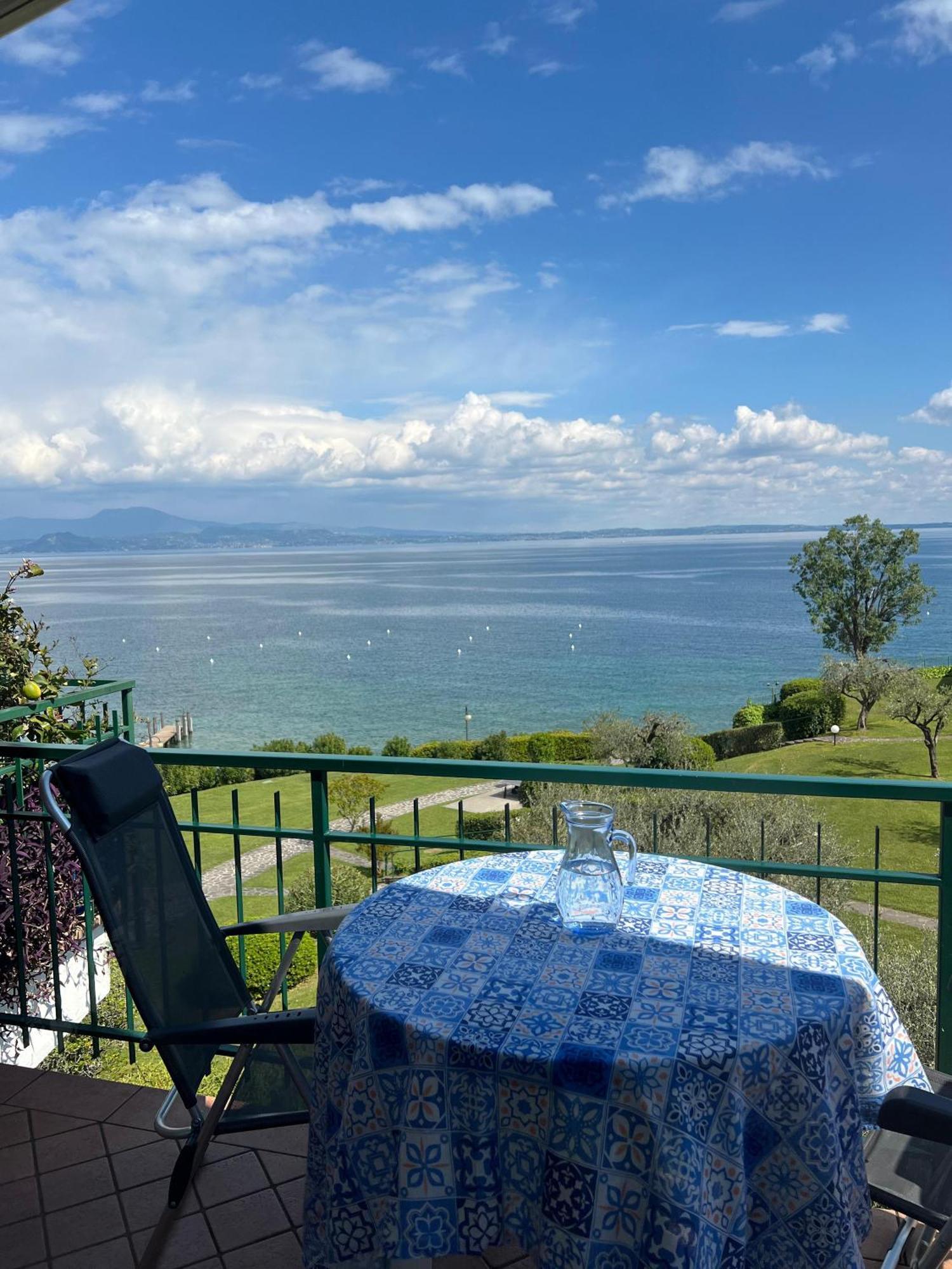 Front Lake Amazing View マネルバ・デル・ガルダ エクステリア 写真