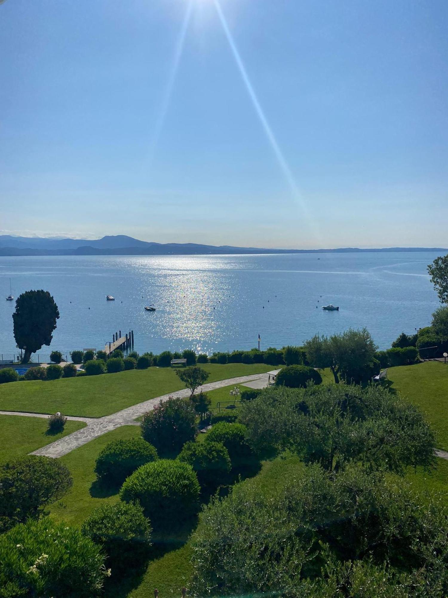 Front Lake Amazing View マネルバ・デル・ガルダ エクステリア 写真